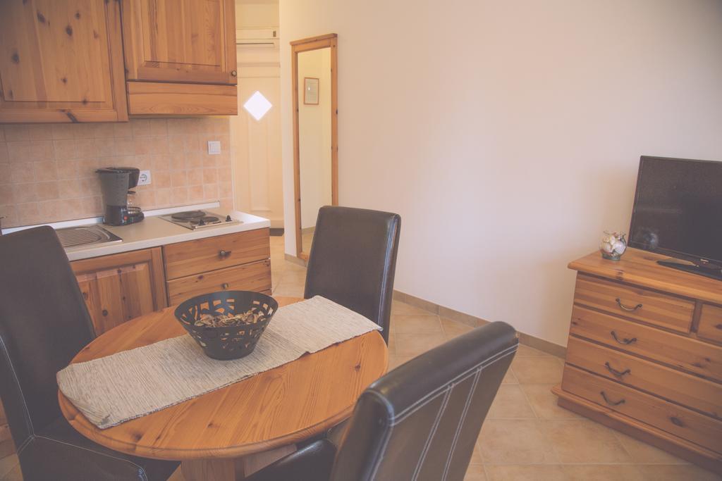 Apartments Meri Ližnjan Kamer foto