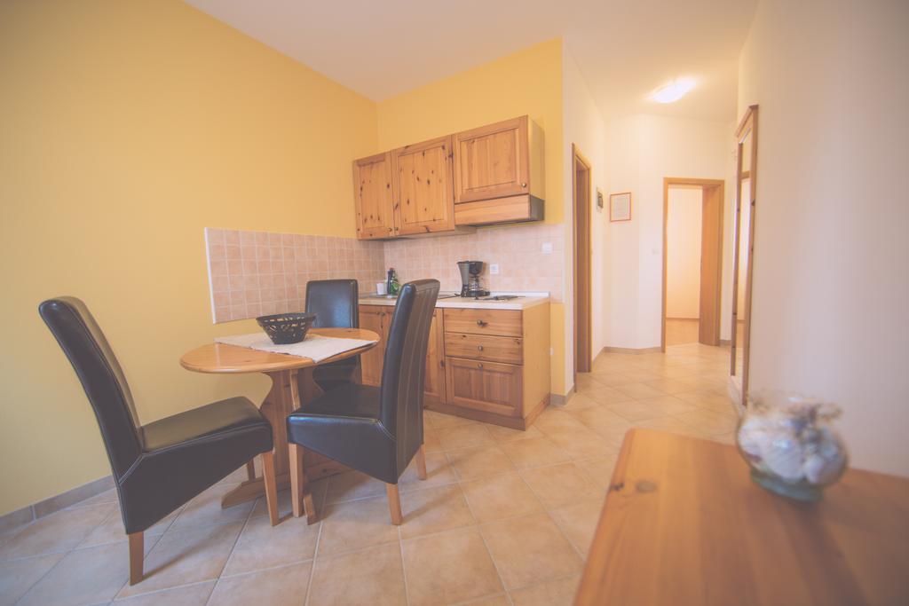Apartments Meri Ližnjan Kamer foto