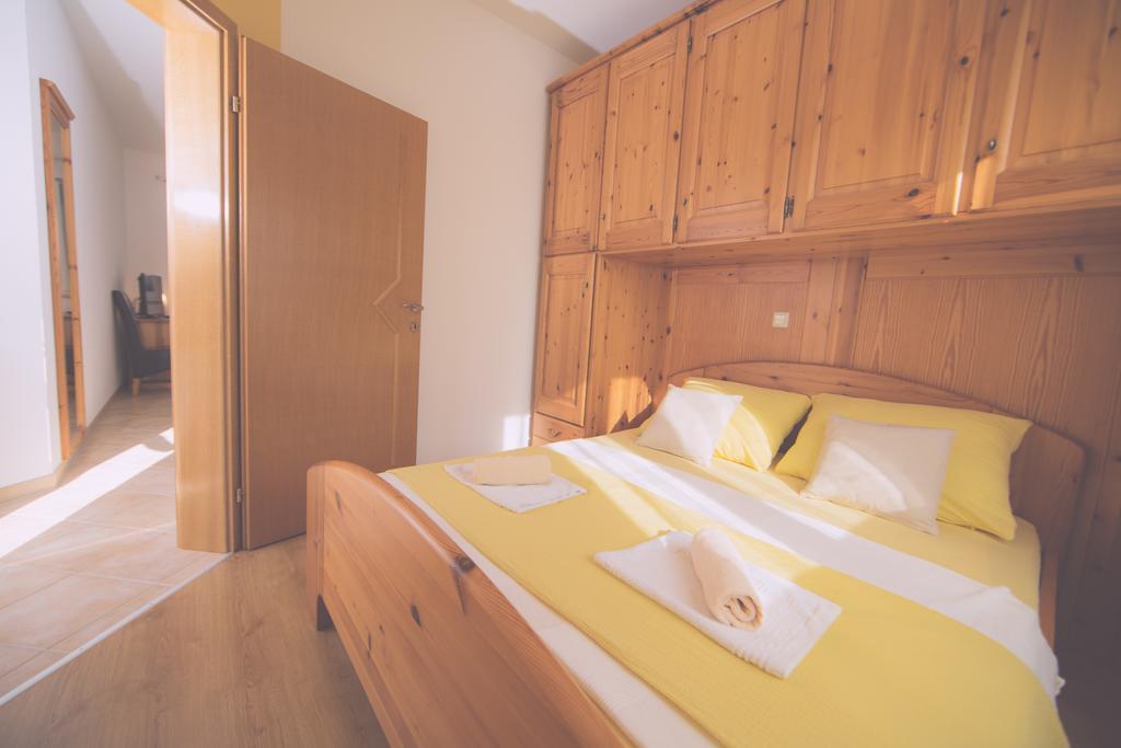 Apartments Meri Ližnjan Kamer foto